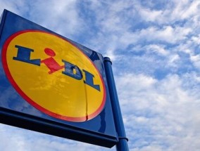 Lidl对自助结账做出了重大改变，它停止接受现金，并在超市张贴警告